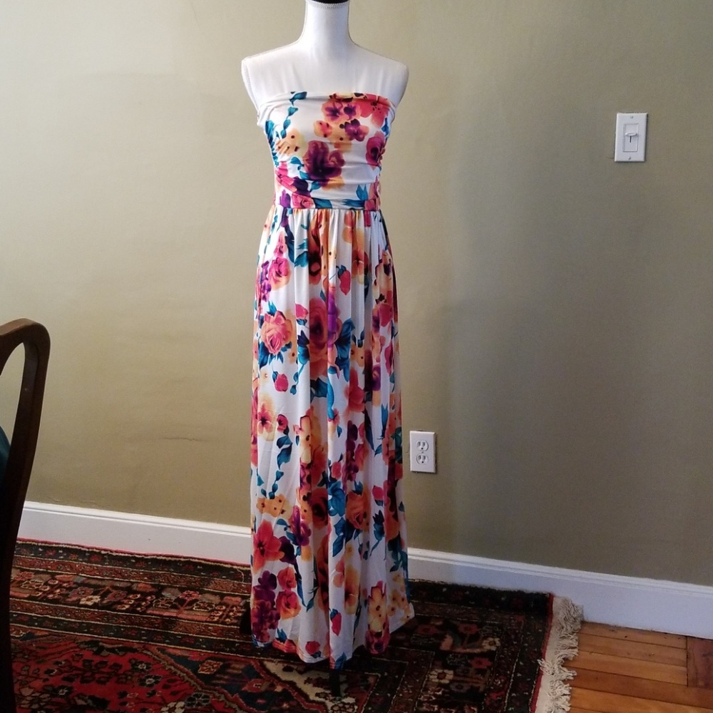 Floral Strapless Maxi Dress with pockets!! - Picture 2 of 4